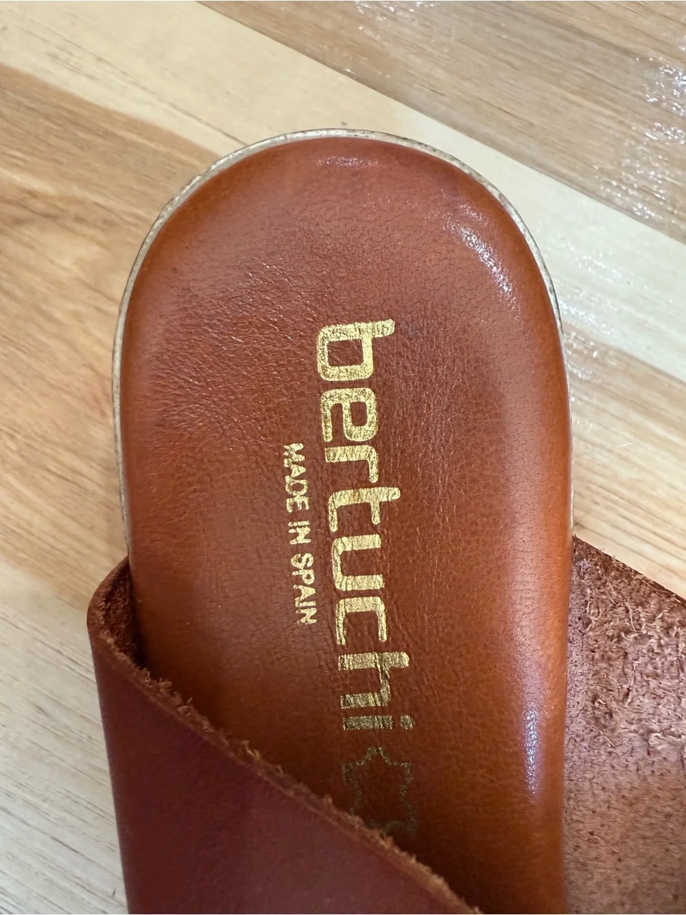 Bertuchi tan leather